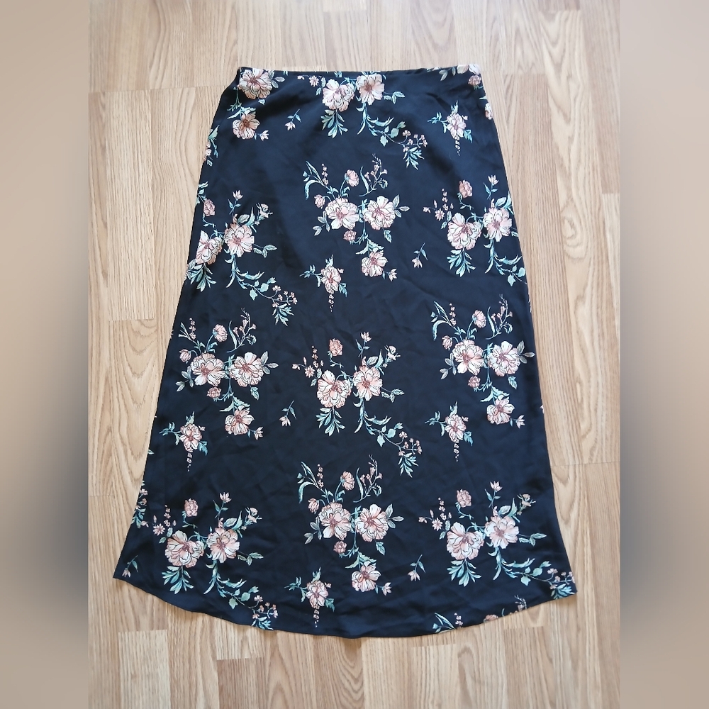 Forever 21 Women's Black Floral Skirt
